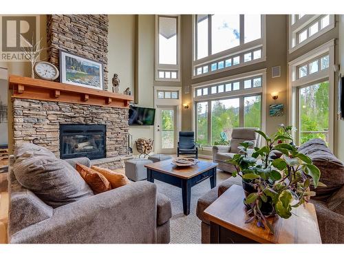 10830 Kalamalka Road, Coldstream, BC - Indoor Photo Showing Living Room With Fireplace