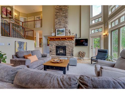 10830 Kalamalka Road, Coldstream, BC - Indoor Photo Showing Living Room With Fireplace