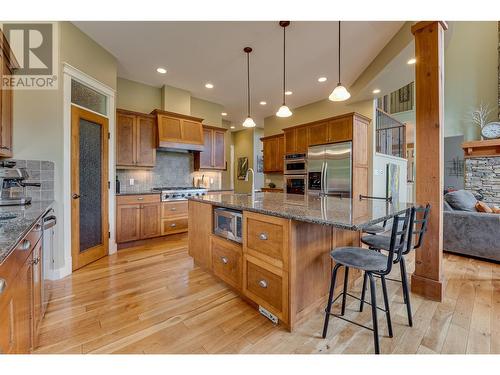 10830 Kalamalka Road, Coldstream, BC - Indoor Photo Showing Kitchen With Upgraded Kitchen