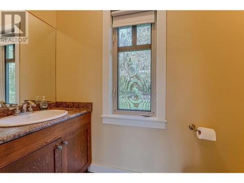 10830 Kalamalka Road, Coldstream, BC - Indoor Photo Showing Bathroom