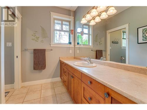 10830 Kalamalka Road, Coldstream, BC - Indoor Photo Showing Bathroom