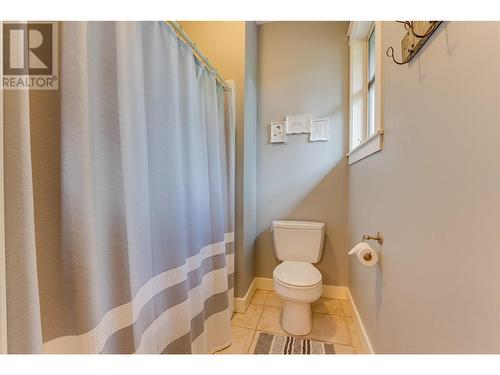 10830 Kalamalka Road, Coldstream, BC - Indoor Photo Showing Bathroom