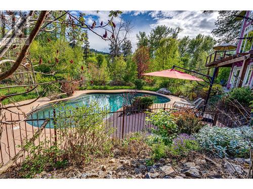 10830 Kalamalka Road, Coldstream, BC - Outdoor With In Ground Pool