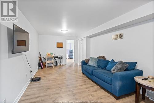 3733 Holburn, Windsor, ON - Indoor Photo Showing Living Room