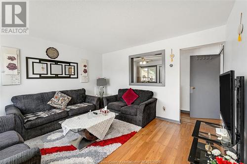 1615 Curry, Windsor, ON - Indoor Photo Showing Living Room