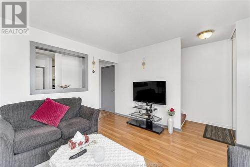 1615 Curry, Windsor, ON - Indoor Photo Showing Living Room