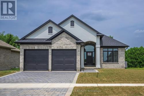 17 Spruce Crescent, North Middlesex, ON - Outdoor With Facade