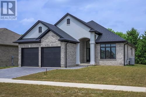 17 Spruce Crescent, North Middlesex (Parkhill), ON - Outdoor With Facade