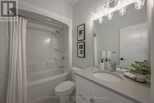 17 Spruce Crescent, North Middlesex, ON - Indoor Photo Showing Bathroom