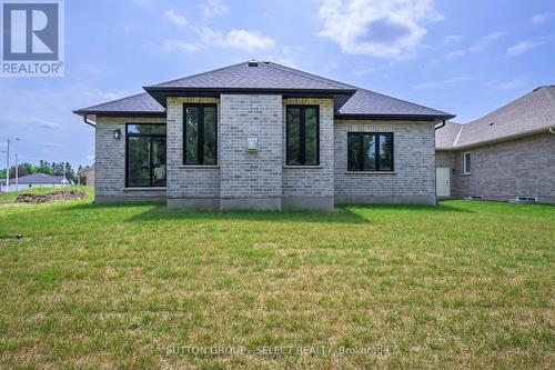 17 Spruce Crescent, North Middlesex, ON - Outdoor