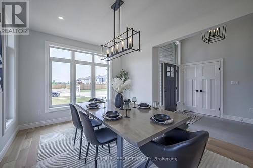 17 Spruce Crescent, North Middlesex, ON - Indoor Photo Showing Dining Room