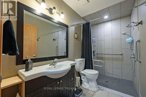 312 Highview Drive, St. Thomas, ON - Indoor Photo Showing Bathroom
