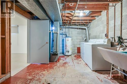 146 Princeton Drive, Hamilton, ON - Indoor Photo Showing Laundry Room