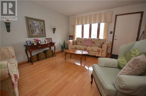 436 Frood Road, Sudbury, ON - Indoor Photo Showing Living Room