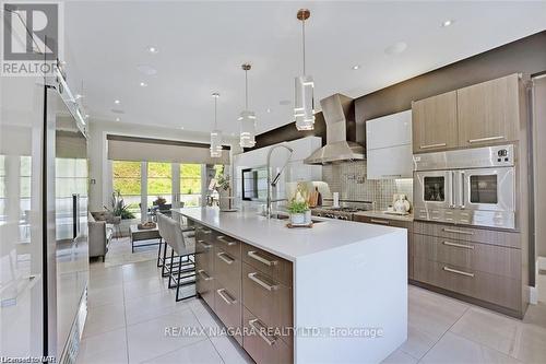 5 Melrose Drive, Niagara-On-The-Lake, ON - Indoor Photo Showing Kitchen With Upgraded Kitchen