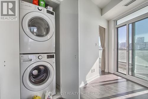 611 - 30 Ordnance Street, Toronto, ON - Indoor Photo Showing Laundry Room