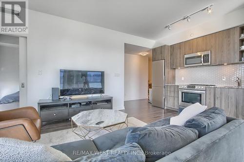 611 - 30 Ordnance Street, Toronto, ON - Indoor Photo Showing Living Room