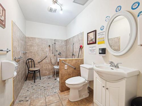 Salle de bains - 65 Rue Ste-Anne, L'Épiphanie, QC - Indoor Photo Showing Bathroom