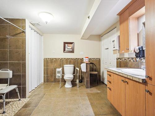 Salle de bains - 65 Rue Ste-Anne, L'Épiphanie, QC - Indoor Photo Showing Bathroom