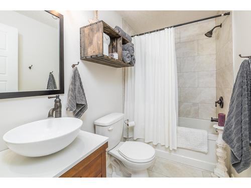 4616 Lachat Road, Wynndel, BC - Indoor Photo Showing Bathroom