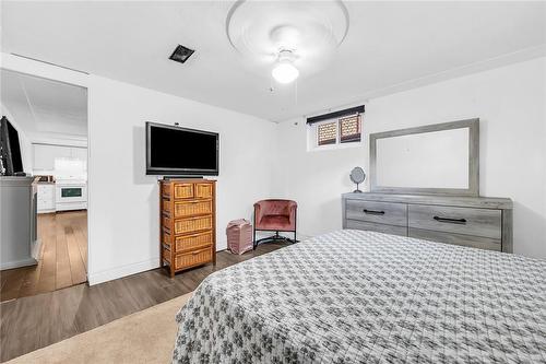 142 Normanhurst Avenue, Hamilton, ON - Indoor Photo Showing Bedroom