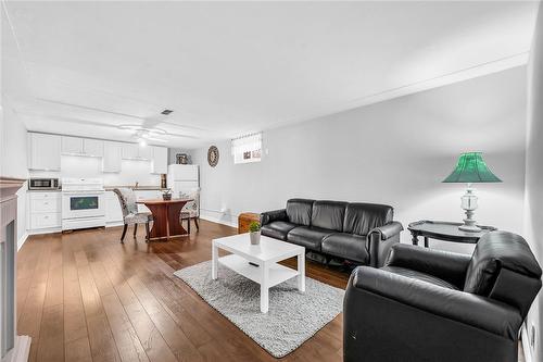 142 Normanhurst Avenue, Hamilton, ON - Indoor Photo Showing Living Room