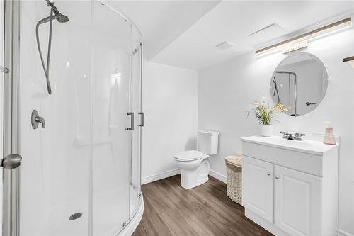 142 Normanhurst Avenue, Hamilton, ON - Indoor Photo Showing Bathroom