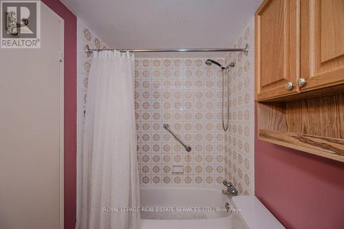 306 - 2175 Marine Drive, Oakville, ON - Indoor Photo Showing Bathroom
