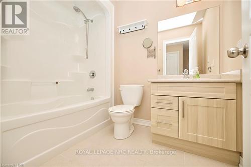 33 - 6117 Kelsey Crescent, Niagara Falls, ON - Indoor Photo Showing Bathroom
