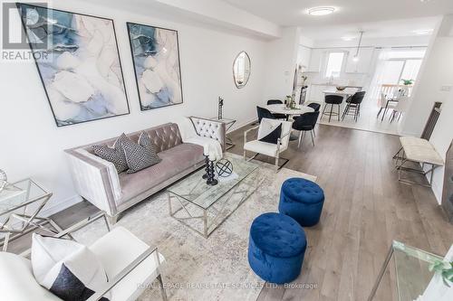 84 Hibiscus Lane, Hamilton, ON - Indoor Photo Showing Living Room