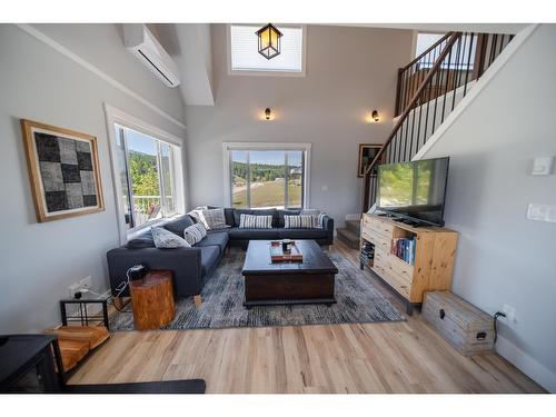 18 - 6324 Laurier Avenue, Wardner, BC - Indoor Photo Showing Living Room