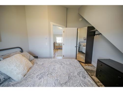 18 - 6324 Laurier Avenue, Wardner, BC - Indoor Photo Showing Bedroom