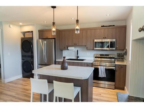 18 - 6324 Laurier Avenue, Wardner, BC - Indoor Photo Showing Kitchen