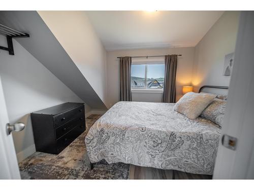 18 - 6324 Laurier Avenue, Wardner, BC - Indoor Photo Showing Bedroom