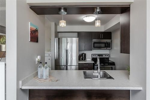215 Queen Street E|Unit #602, Brampton, ON - Indoor Photo Showing Kitchen With Stainless Steel Kitchen With Double Sink With Upgraded Kitchen