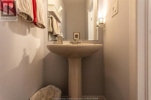 417 Sand Point Court, Windsor, ON - Indoor Photo Showing Bathroom