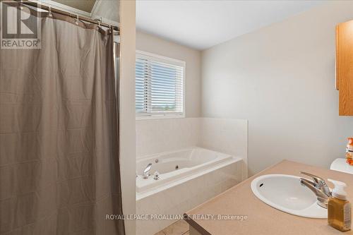 39 Northumberland Boulevard, Quinte West, ON - Indoor Photo Showing Bathroom