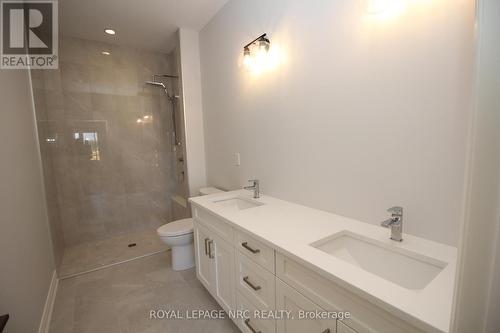 9 Peachtree Lane, Niagara-On-The-Lake, ON - Indoor Photo Showing Bathroom