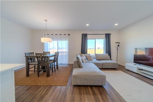 226 Tyson Trail, Winnipeg, MB - Indoor Photo Showing Living Room