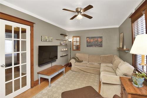 3 Mountain Avenue, Hamilton, ON - Indoor Photo Showing Living Room