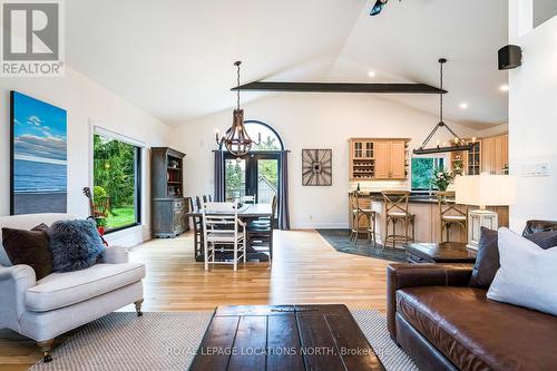 20 Trails End, Collingwood, ON - Indoor Photo Showing Living Room