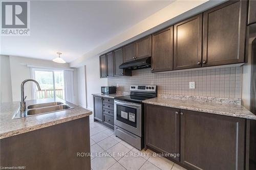 258 Esther Crescent, Thorold, ON - Indoor Photo Showing Kitchen With Double Sink With Upgraded Kitchen