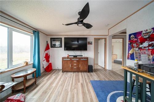38031 Dawson Road, Ste Anne Rm, MB - Indoor Photo Showing Other Room