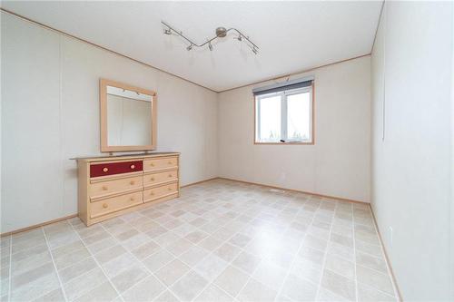 38031 Dawson Road, Ste Anne Rm, MB - Indoor Photo Showing Other Room