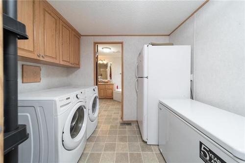 38031 Dawson Road, Ste Anne Rm, MB - Indoor Photo Showing Laundry Room