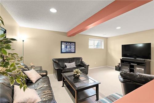 448 De La Seigneurie Boulevard, Winnipeg, MB - Indoor Photo Showing Living Room