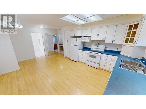 1401 Willowbrook  Drive Unit# 62, Cranbrook, BC - Indoor Photo Showing Kitchen With Double Sink