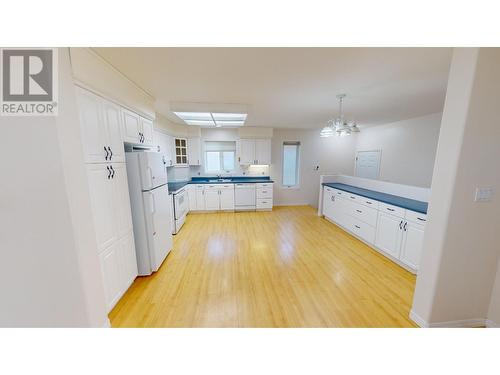 1401 Willowbrook  Drive Unit# 62, Cranbrook, BC - Indoor Photo Showing Kitchen