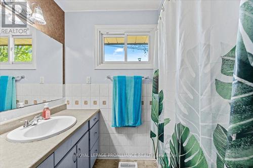 291 Herchimer Avenue E, Belleville, ON - Indoor Photo Showing Bathroom