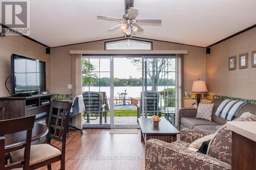 486 Cty Rd18-101Cherry Beach Lane, Prince Edward County, ON - Indoor Photo Showing Living Room